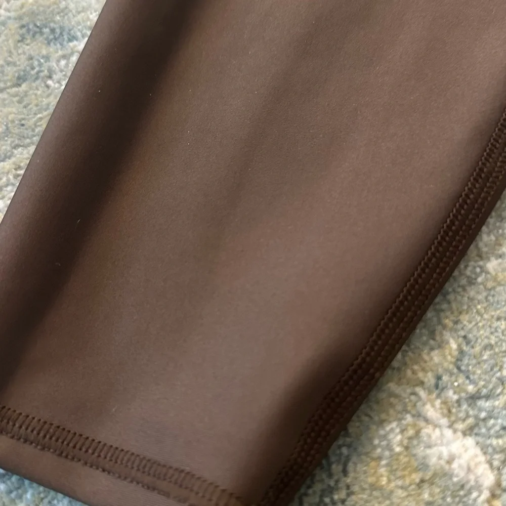 ALO Yoga Chocolate Brown Leggings - Picture 4 of 4